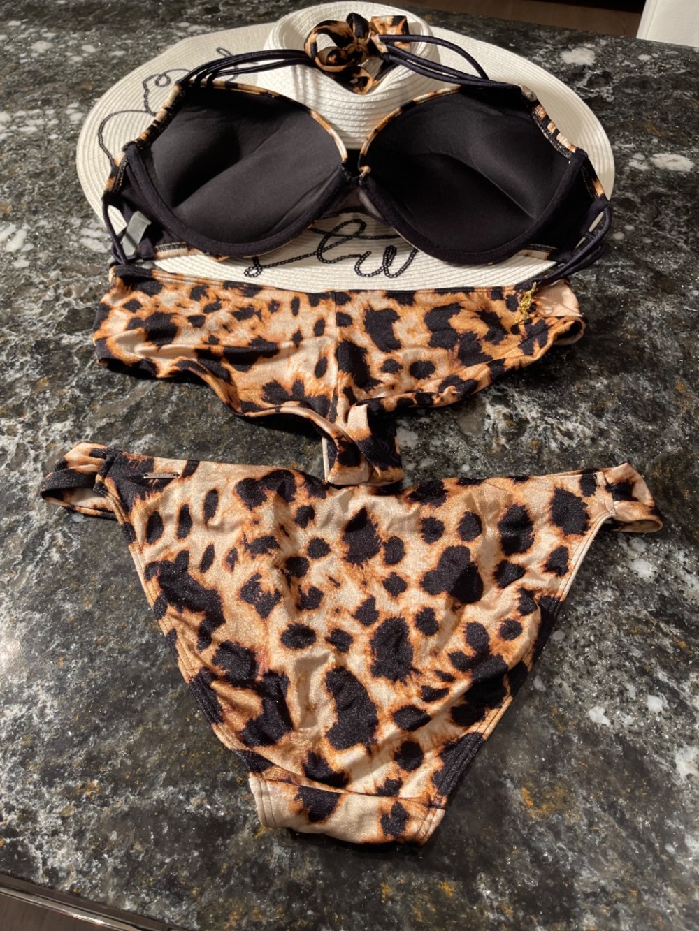 Victoria Secrets bikini bombshell 32DD and S hoop bottoms - Picture 14 of 16